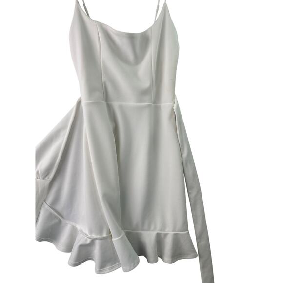 Lucy in the Sky Dresses & Skirts - Lucy in the Sky Capri Ruffle Tie Dress • White • XS